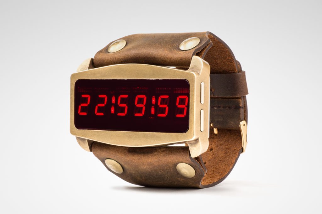 lifeclockOne_snakeBuckle_threequartFront_1024px